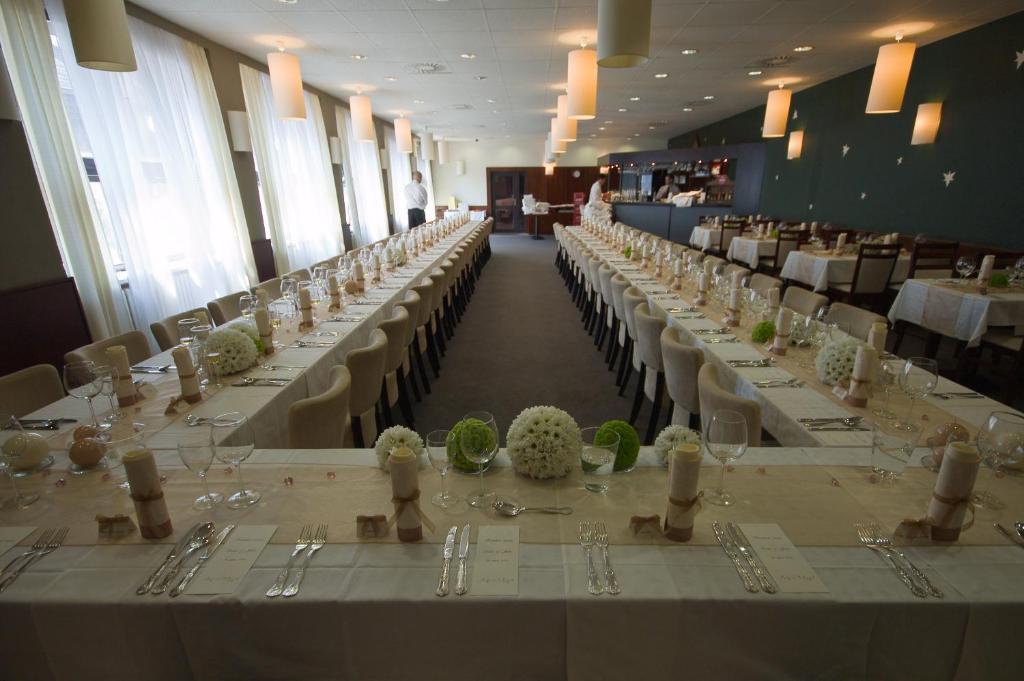 Hotel Astra Tuchlovice Ngoại thất bức ảnh